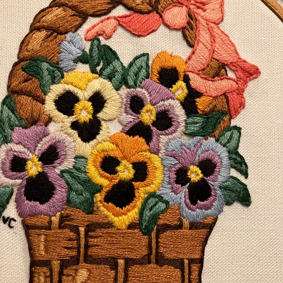 Flowers in Basket with Ribbon Crewel Picture with Lace and Framed in a Wood Hoop - Picture 4 of 4